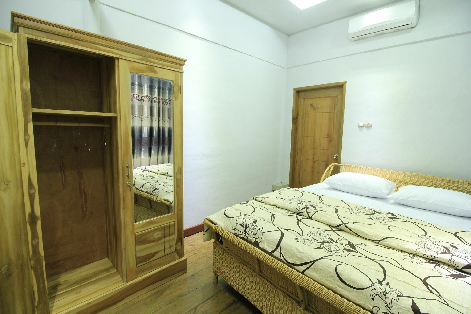 Villa Bale Seni Mataram Exterior foto